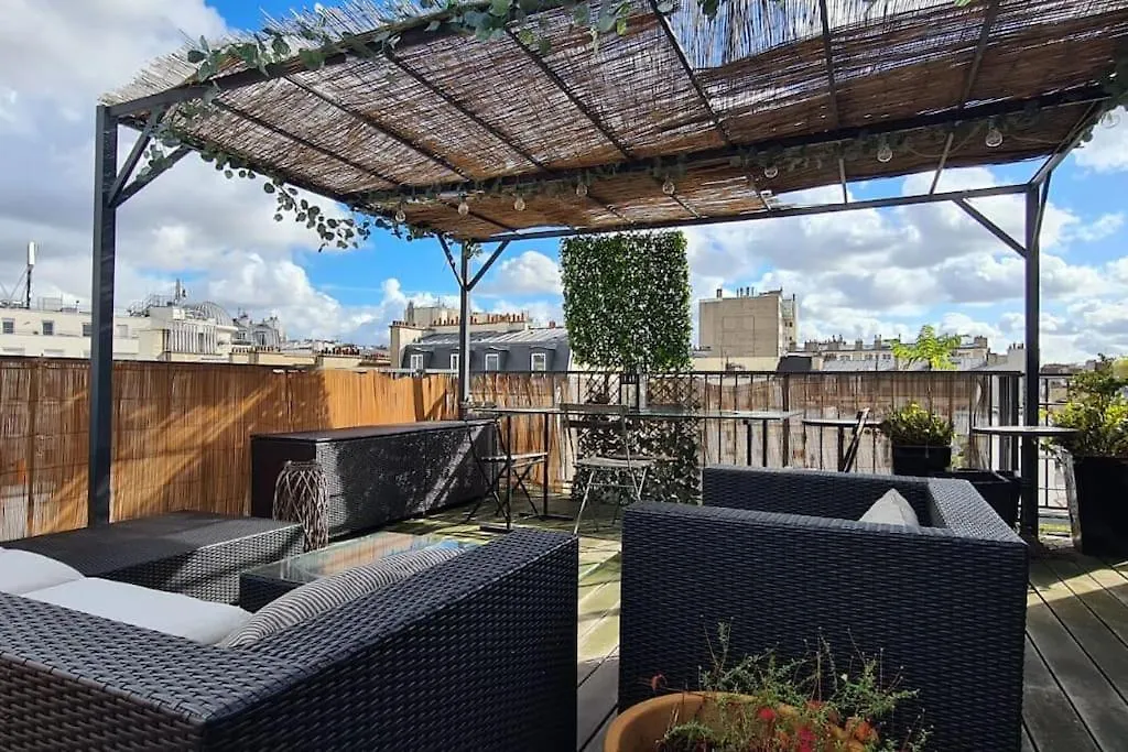 Room With Terrace And View Of Sacre Coeur location